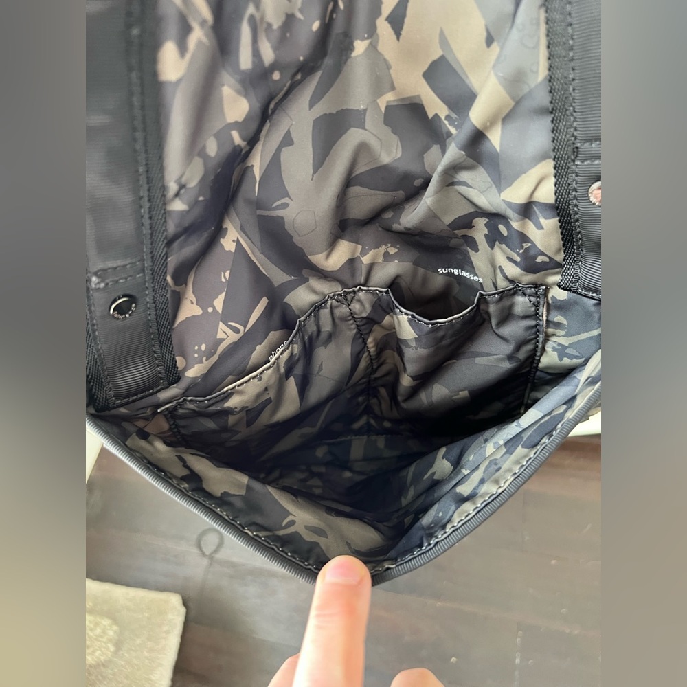 Lululemon Live Free Tote - Picture 9 of 10